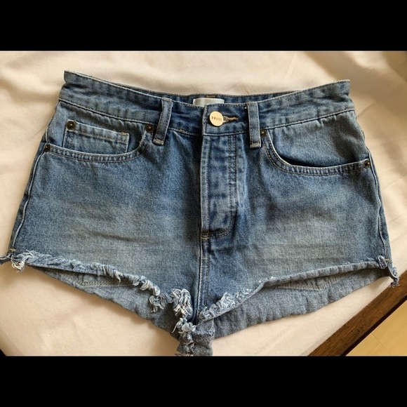 Amuse Society Jean Shorts - Picture 2 of 5